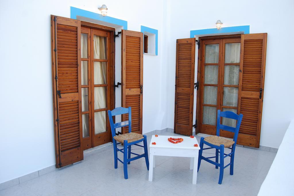 Apollo Rooms Perissa  Room photo